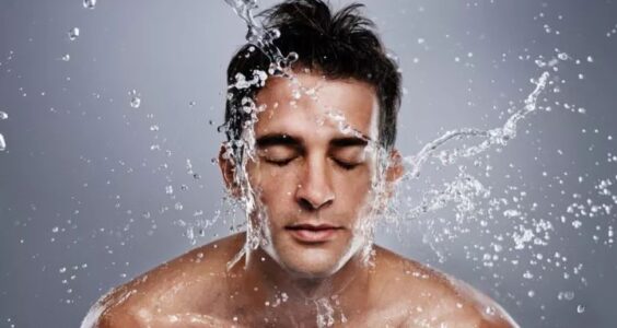 做个质感男人 学会使用爽肤水 从面部保湿开始