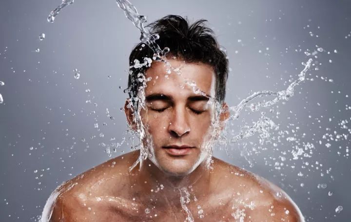 做个质感男人 学会使用爽肤水 从面部保湿开始