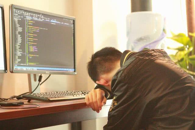 男士护肤 面对电脑手机辐射的男人们到底要不要脸了？