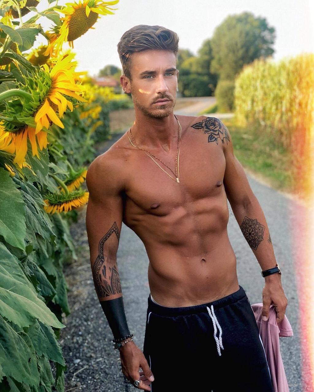 曾获“意大利先生”奖的模特兼演员 Andrea Franchini