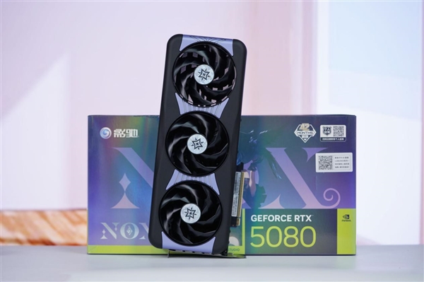 个性镜面背板！影驰RTX 5080 NOX OC图赏