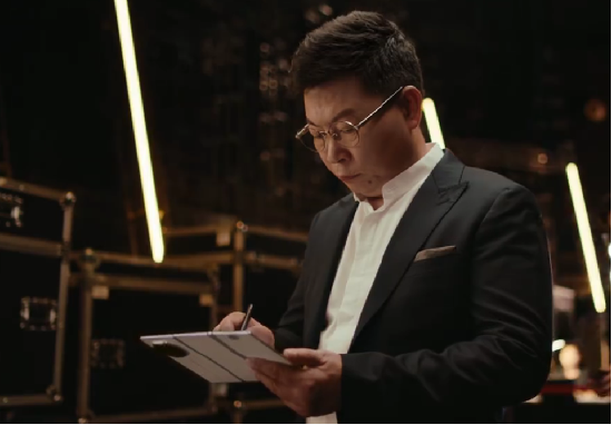 直面苹果！消息称华为三折叠旗舰9月10日上市：让用户选择买iPhone 17还是华为