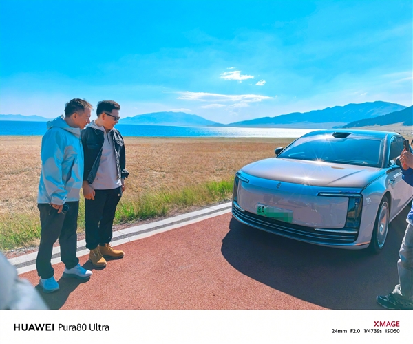 余承东新疆偶遇京A尊界S800：现场当了一把鸿蒙智行客服