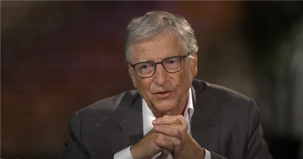 不用iPhone！比尔盖茨亲口证实：近年只用三星折叠屏手机、李在镕赠送