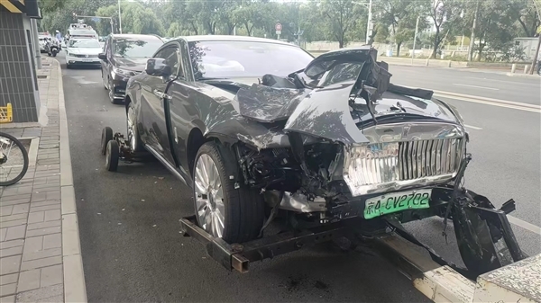 “早……” 字刷屏！陈震车祸后首发声引众怒：全责坐实，百万赔偿要自掏，曾称买车损险不划算